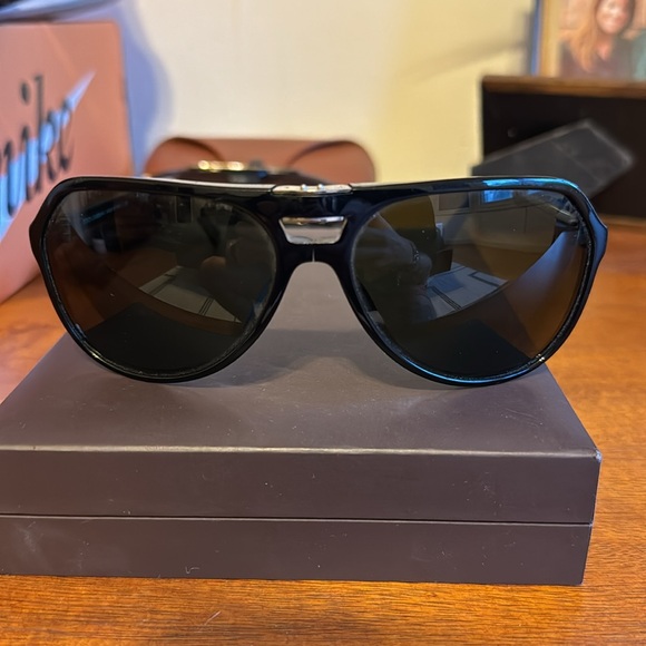 Dolce and ganbanna sunglasses in black - like new - Picture 2 of 3